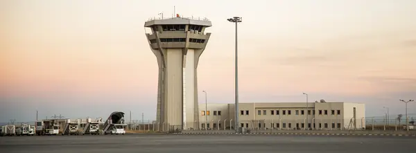 Şırnak Şerafettin Elçi Havalimanı terminali ve kontrol kulesi