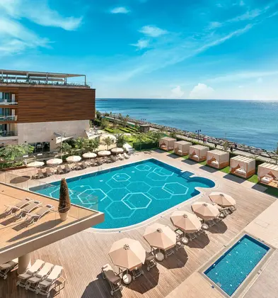 Crowne Plaza Istanbul Florya havuz ve açık alanı